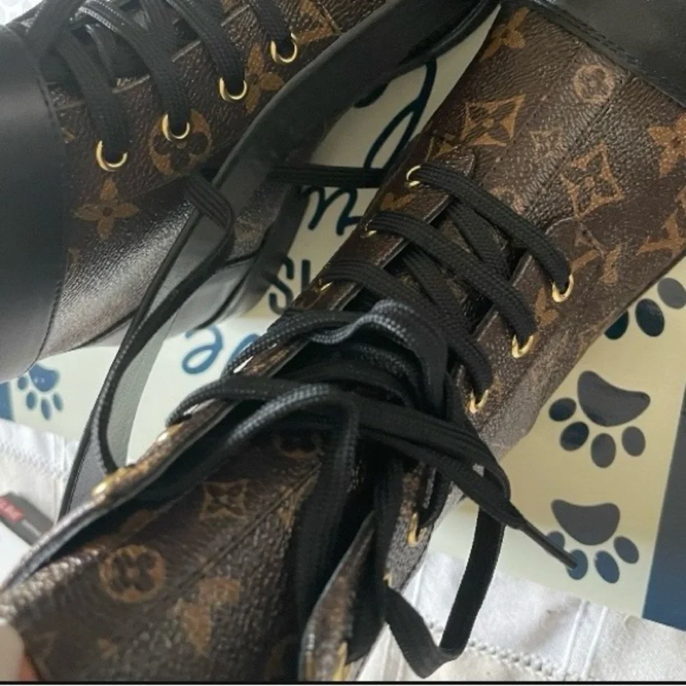 🤎BEAUTIFUL🤎Louis Vuitton Wonderland Flat Ranger Boots - Picture 3 of 12